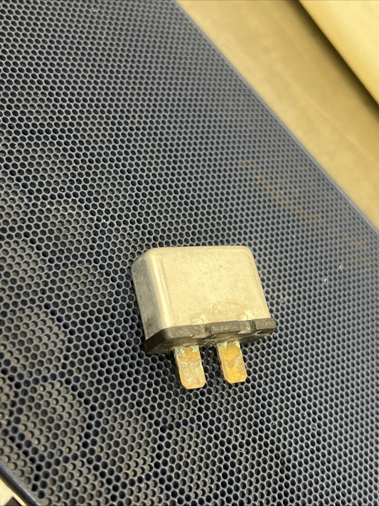 VW Golf 1J Mk4 30 Amp Thermal Fuse For Electric Windows 443937105A
