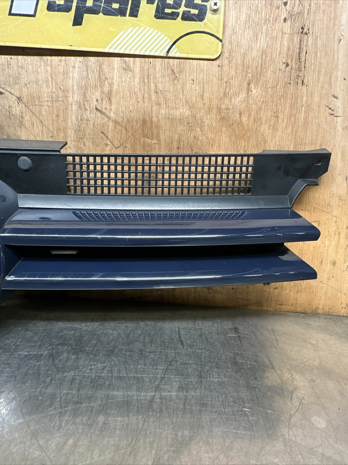 VOLKSWAGEN GOLF FRONT GRILL 2002 5 DOOR HATCH 1J0853651G