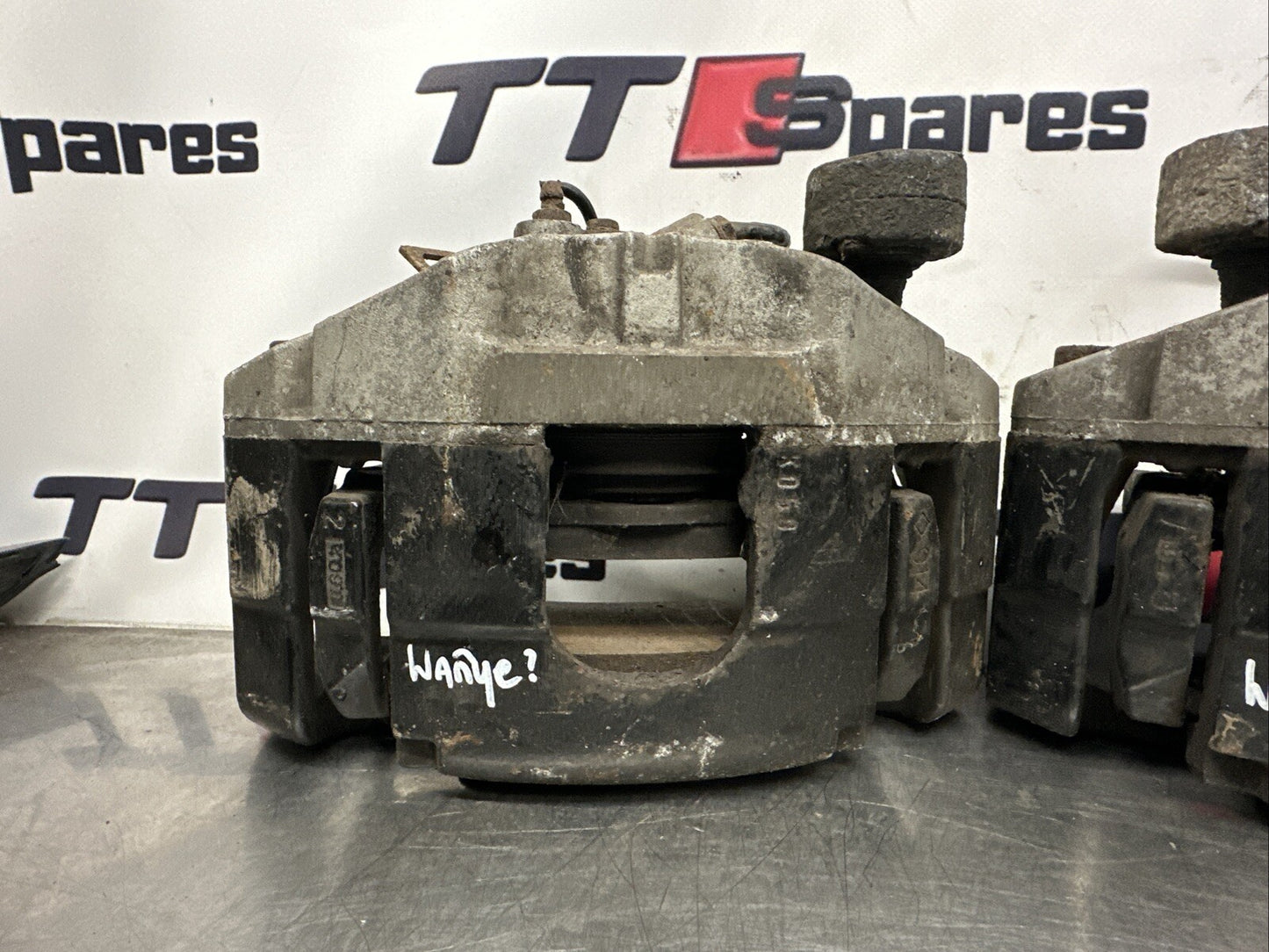 AUDI TT MK2 8J 3.2 V6 Front Brake Calipers AND Carriers A3 8P