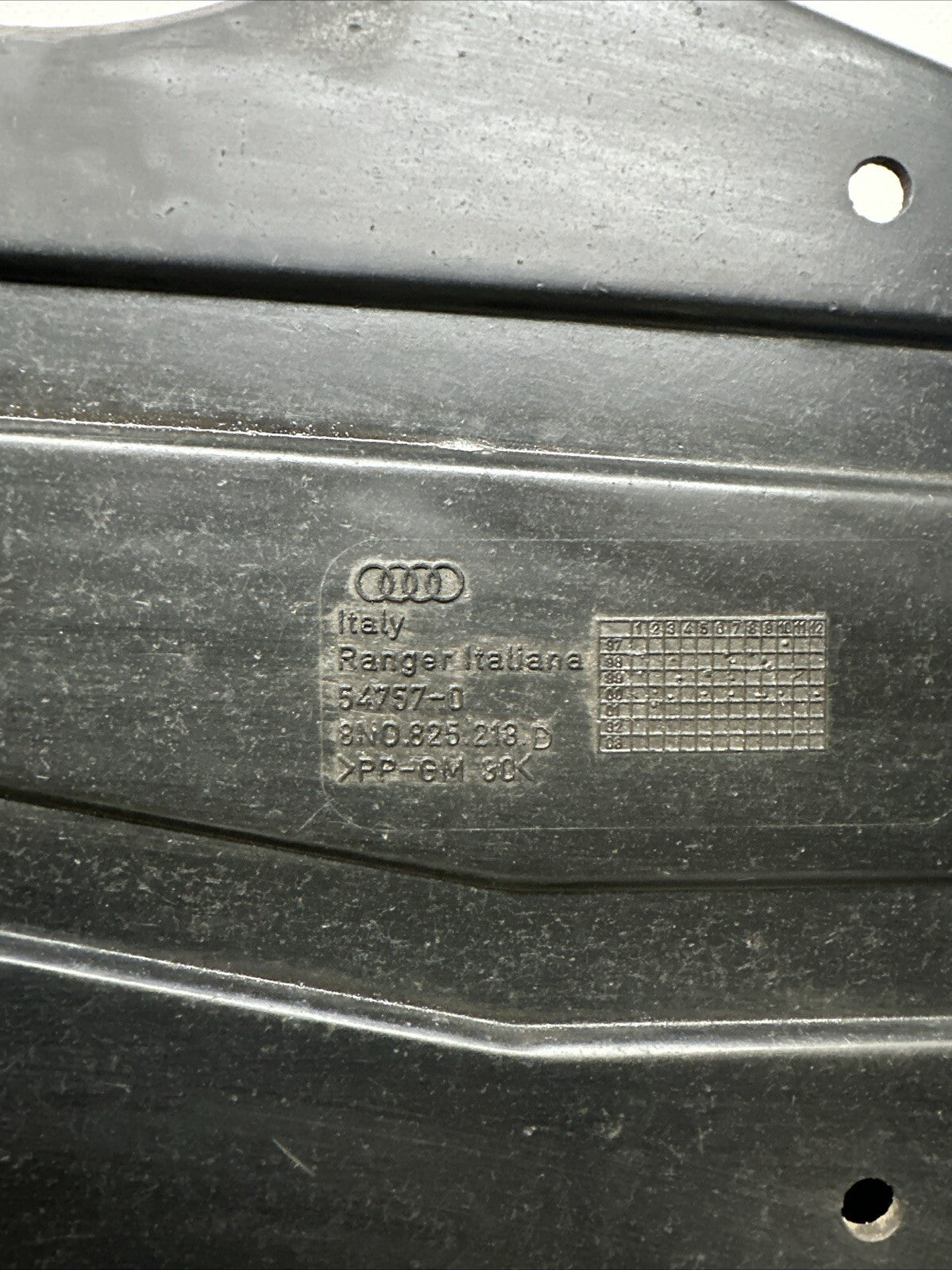 AUDI TT MK1 8N 98-06 1.8T LEFT LOWER FUEL TANK TRIM COVER 8N0825213D