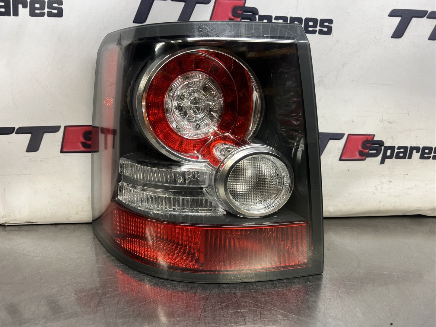 RANGE ROVER SPORT LIGHT OUTER REAR LEFT PASSENGER SIDE L320 2005 - 2009