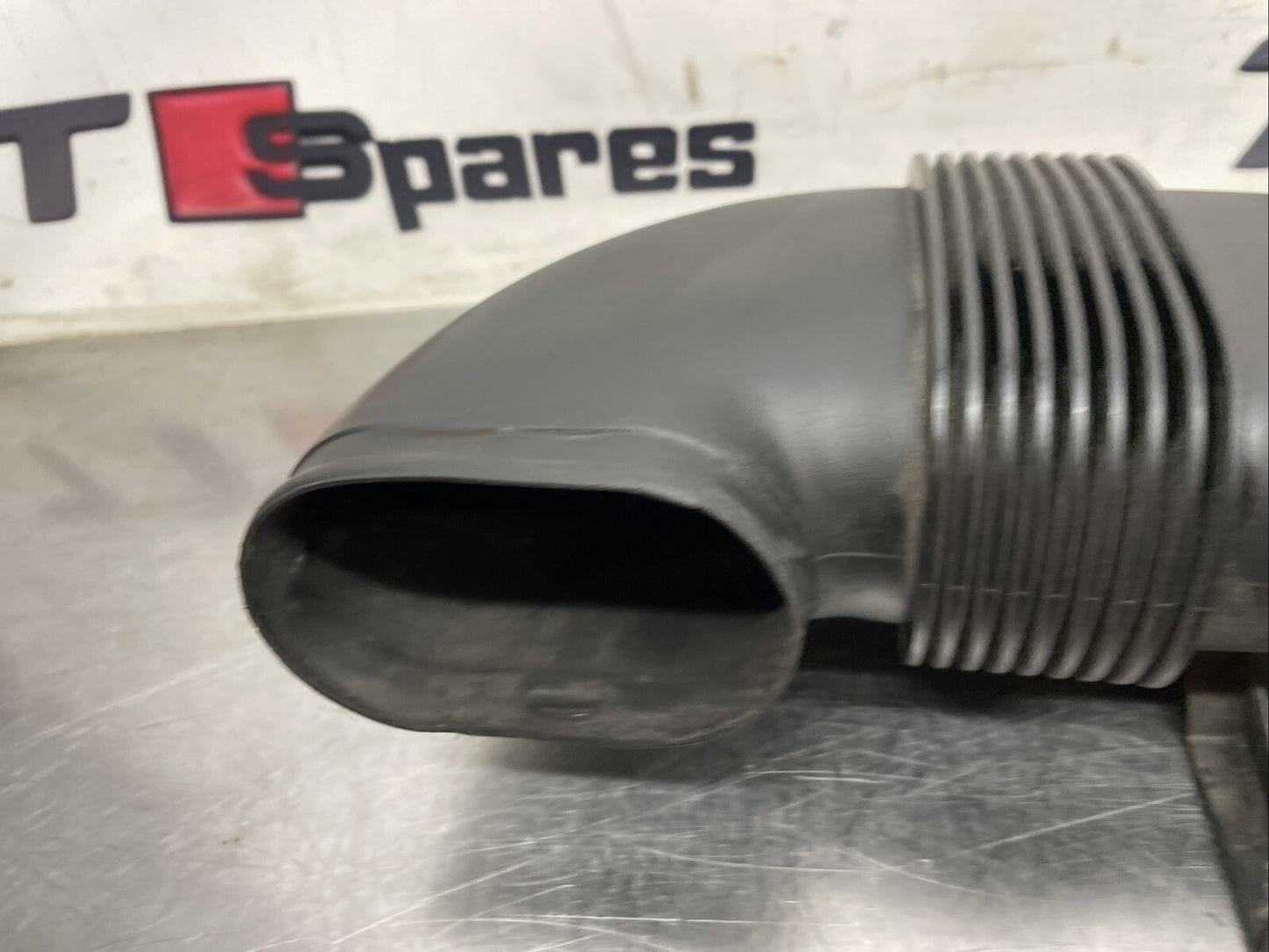 BMW X5 INTAKE AIR DUCT LOWER PIPE E70 E71 X5 X6 3.0D 30D PART OF 7799364
