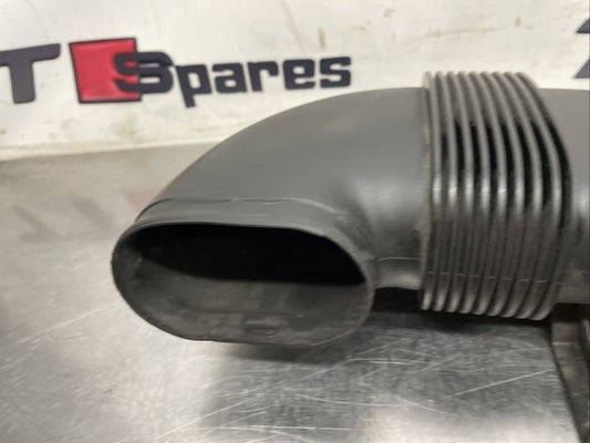BMW X5 INTAKE AIR DUCT LOWER PIPE E70 E71 X5 X6 3.0D 30D PART OF 7799364