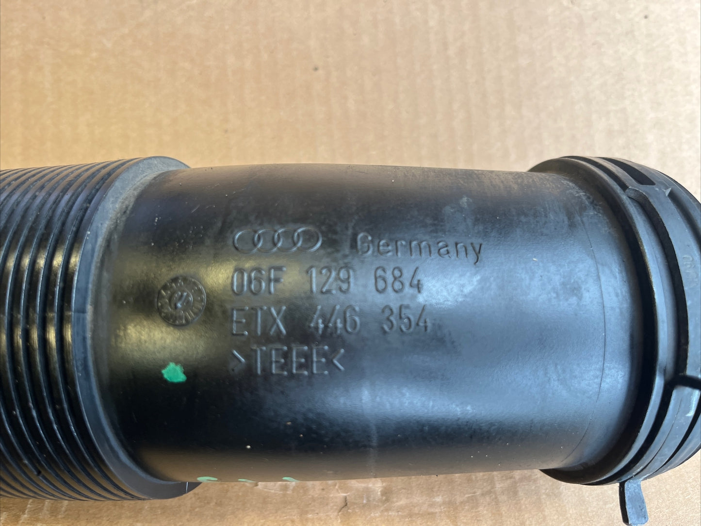 AUDI TT Mk2 8J 06-14 COUPE ROADSTER TTS CONNECTING PIPE 06F129684 GENUINE