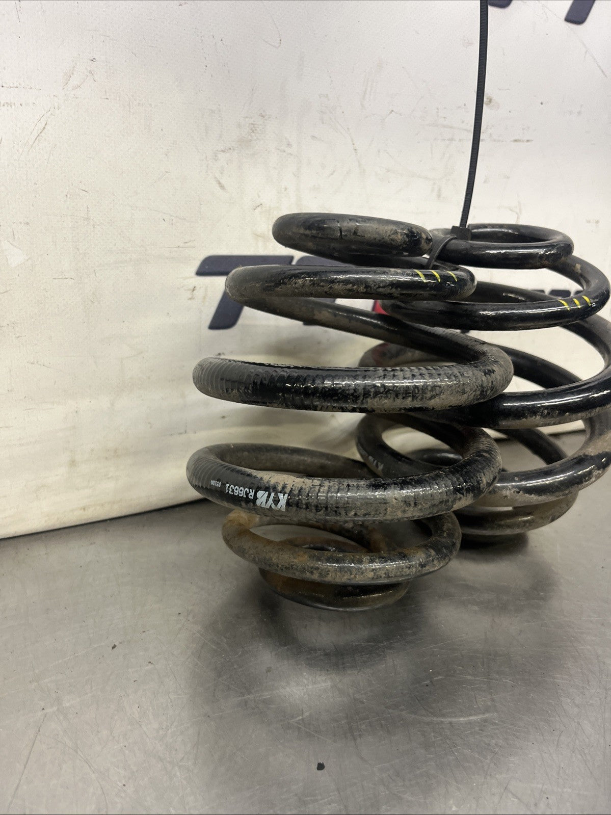Audi TT Mk1 8N 1998-2006 PAIR of Rear Suspension Coil Springs KYB