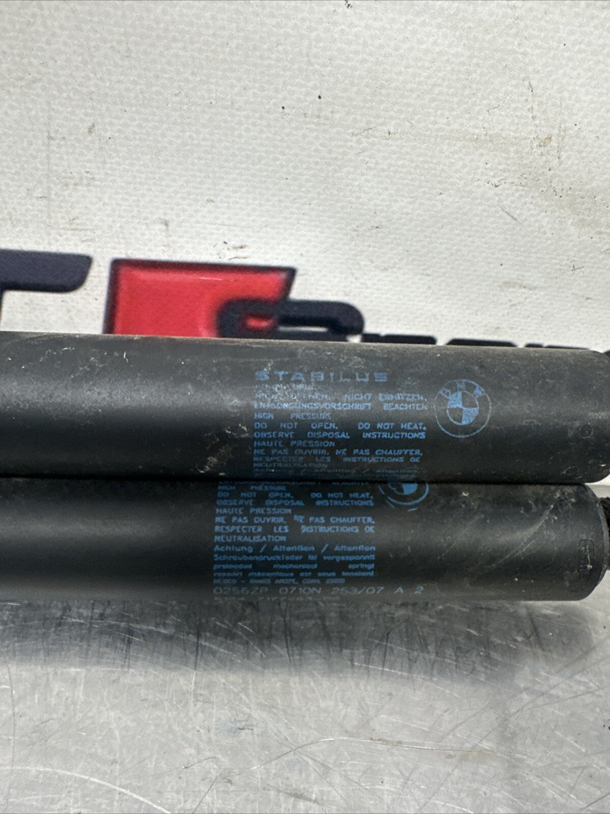 BMW E70 X5 2007- 2013 REAR TAILGATE BOOT SPRING TRUNK GAS STRUT HOLDER   7177283