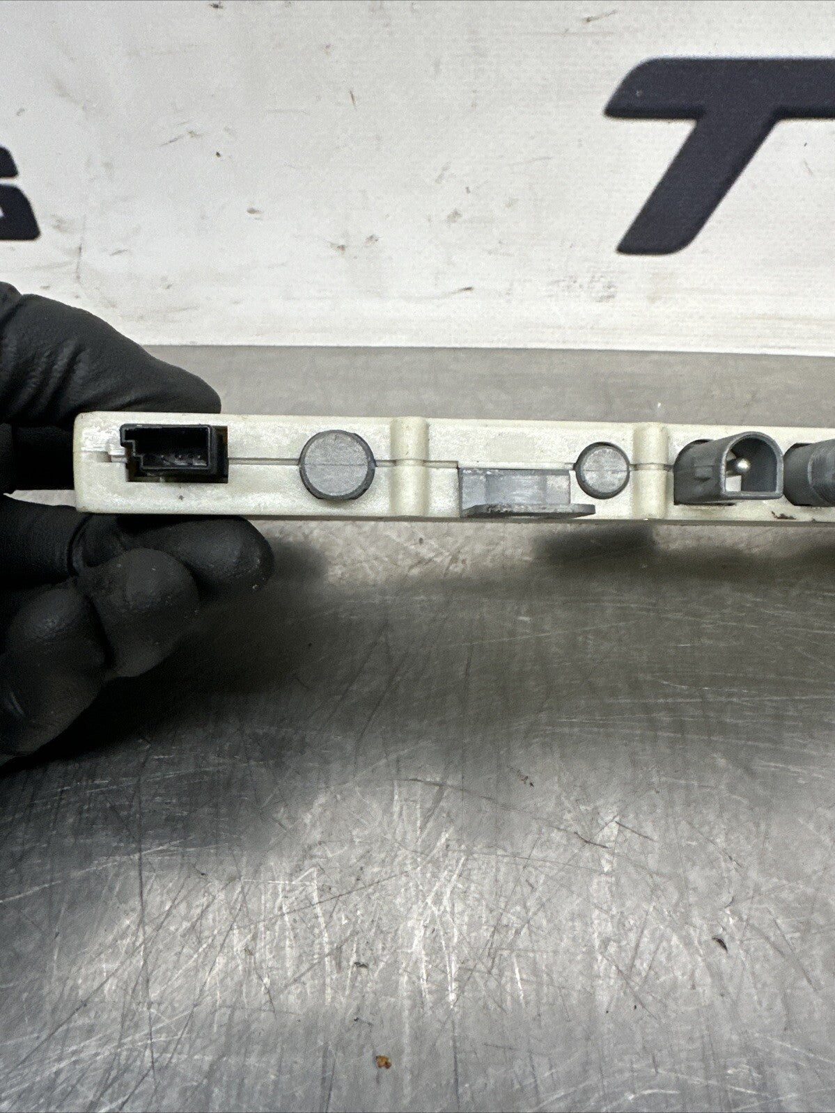 2002 BMW E46 Antenna Amplifier