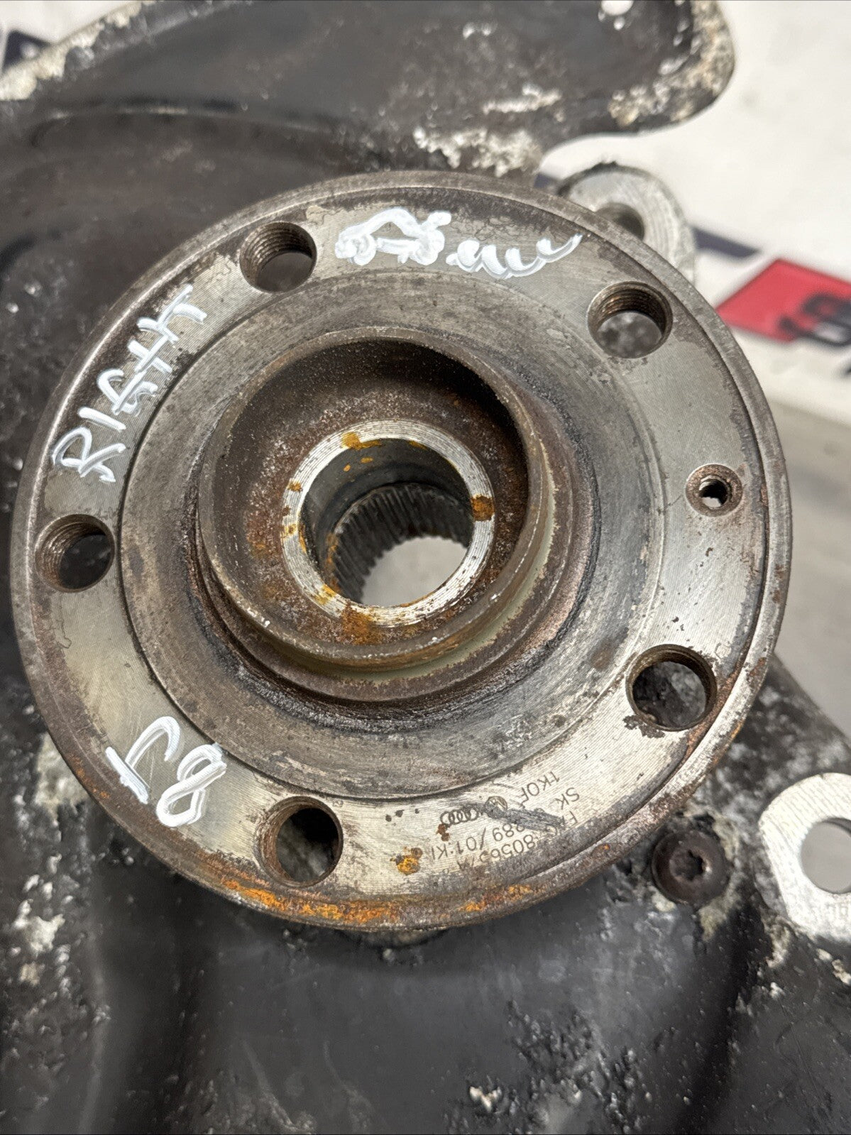 AUDI TT WHEEL HUB FRONT RIGHT DRIVER SIDE 4WD 2.0 TDI DIESEL MK2 2006 - 2014