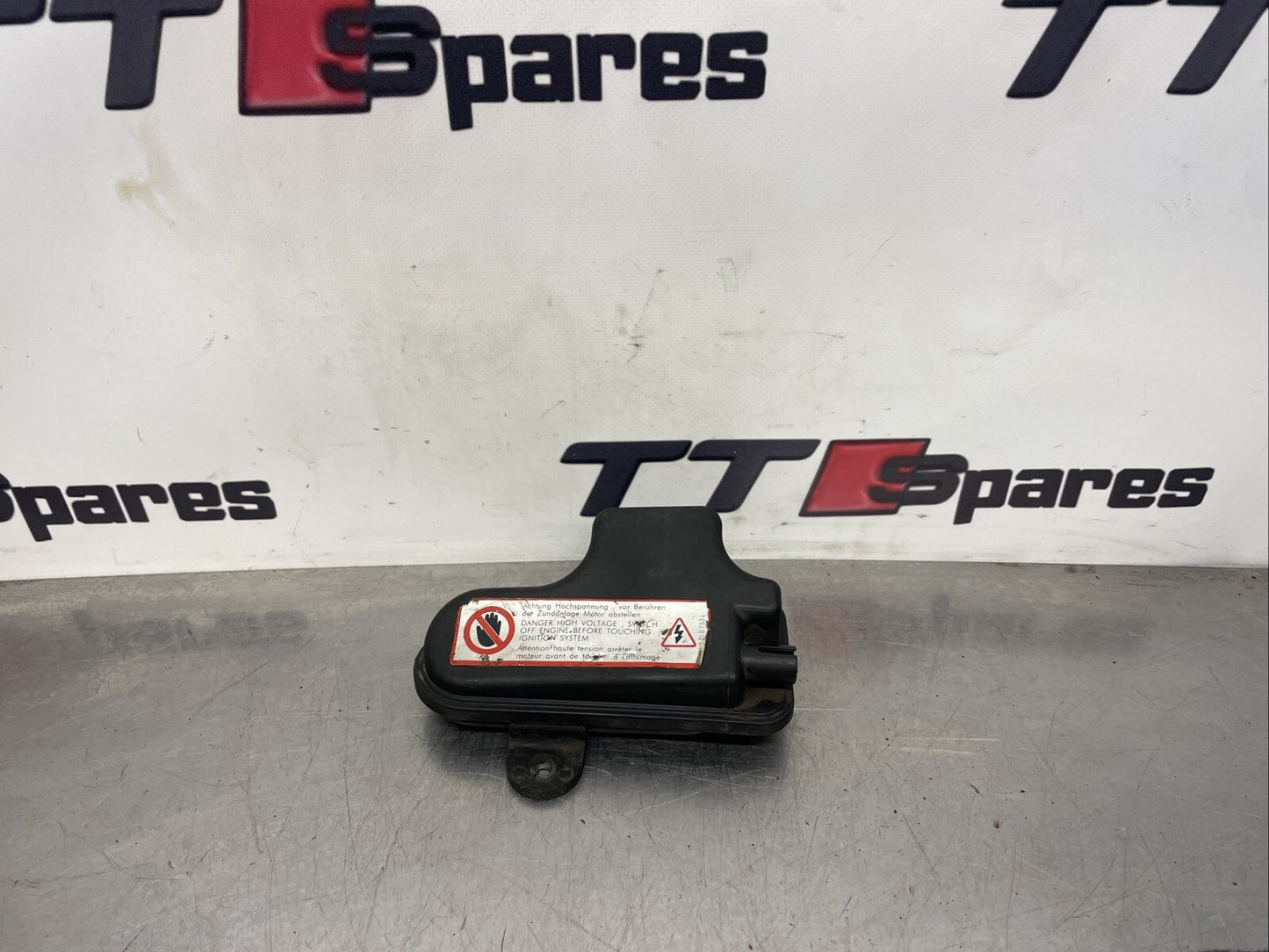 Audi TT S3 Leon Cupra R 1998-2006 Air Vacum Cannister Reservoir 06A131541