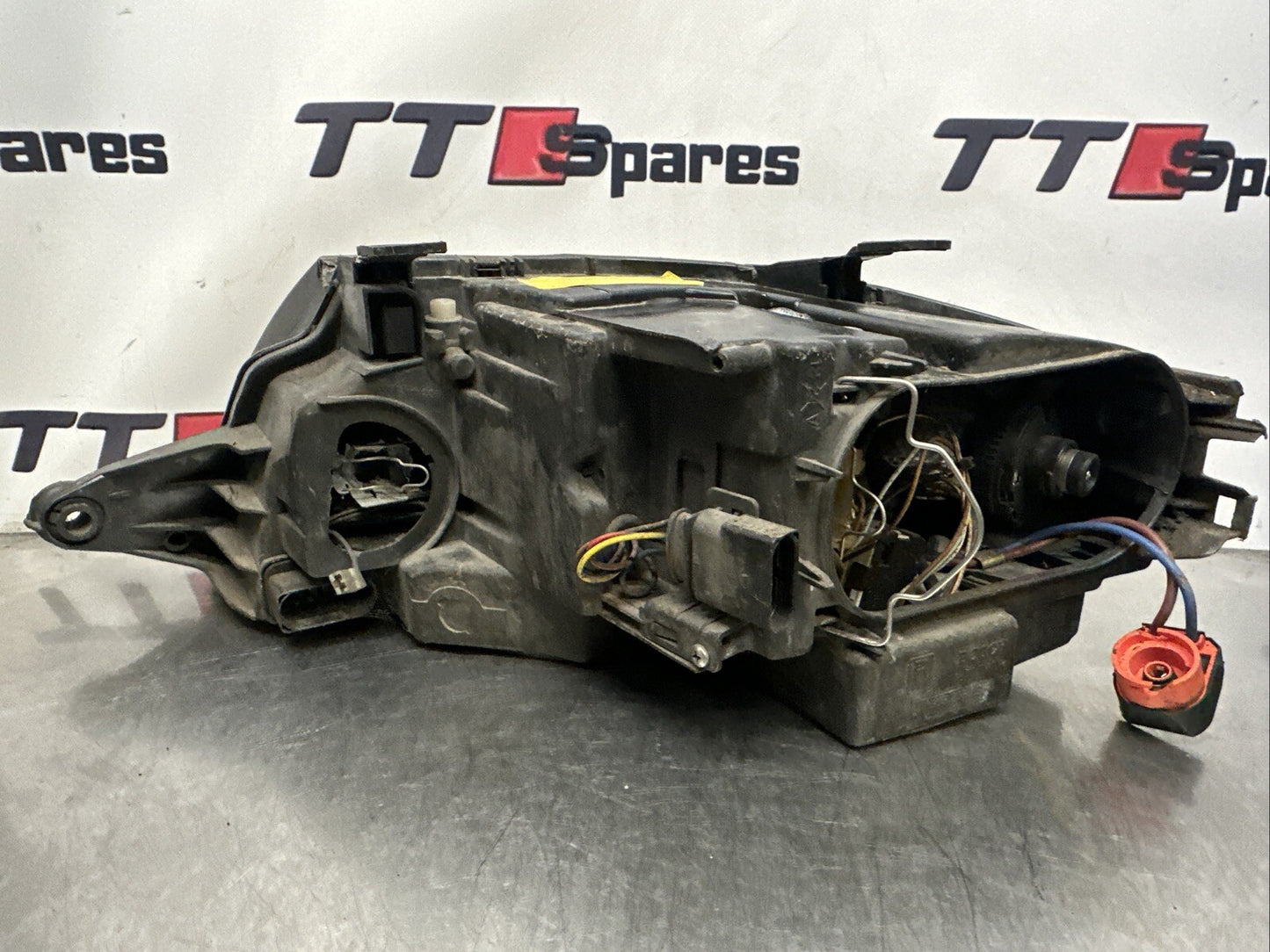 AUDI TT 99-06 DRIVER SIDE RIGHT HEADLIGHT - SPARES