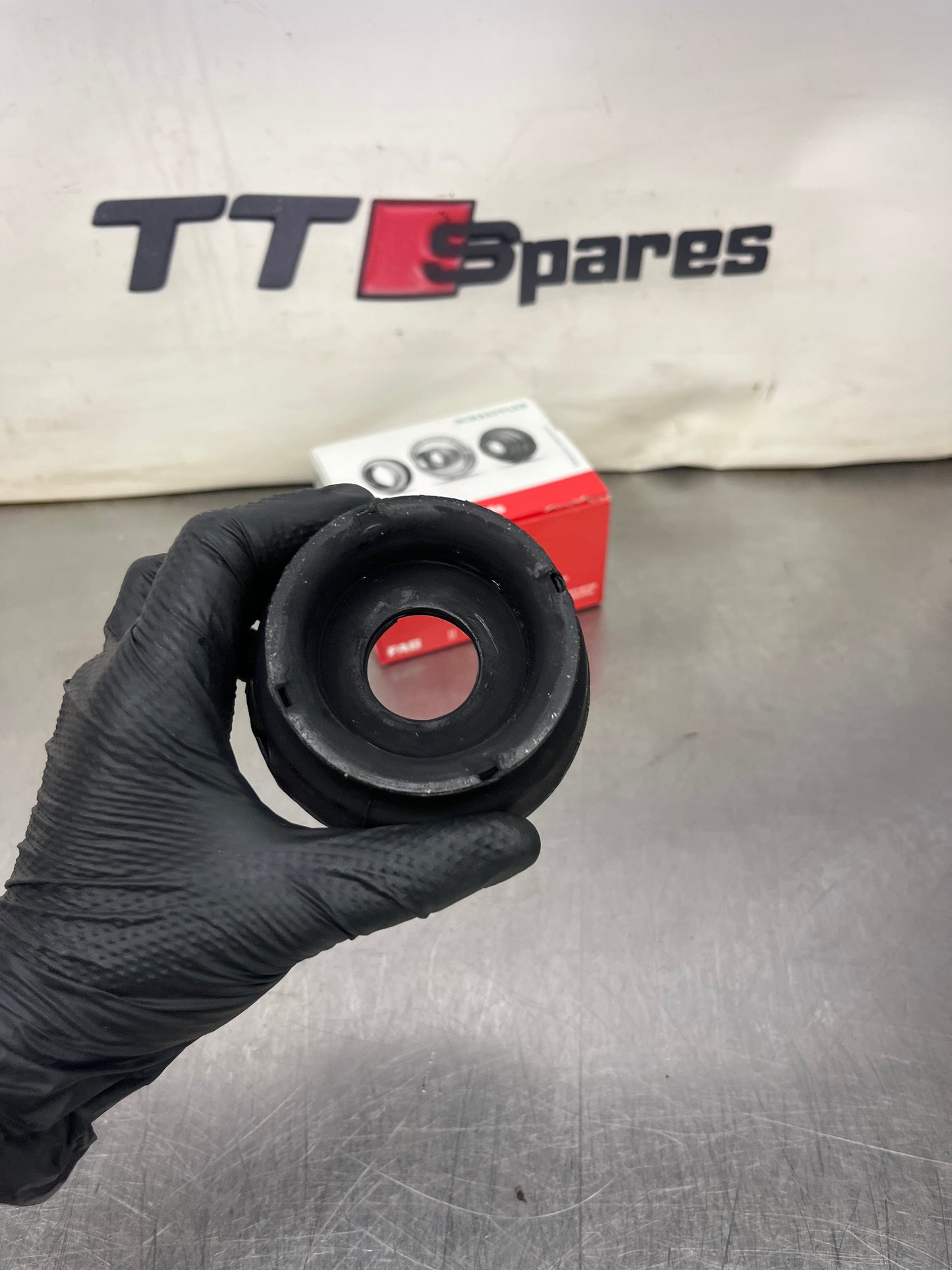 1x FRONT SUSPENSION TOP STRUT MOUNTS & BEARINGS FOR AUDI A1 A3 (8L1) TT VW POLO 1J0412331C