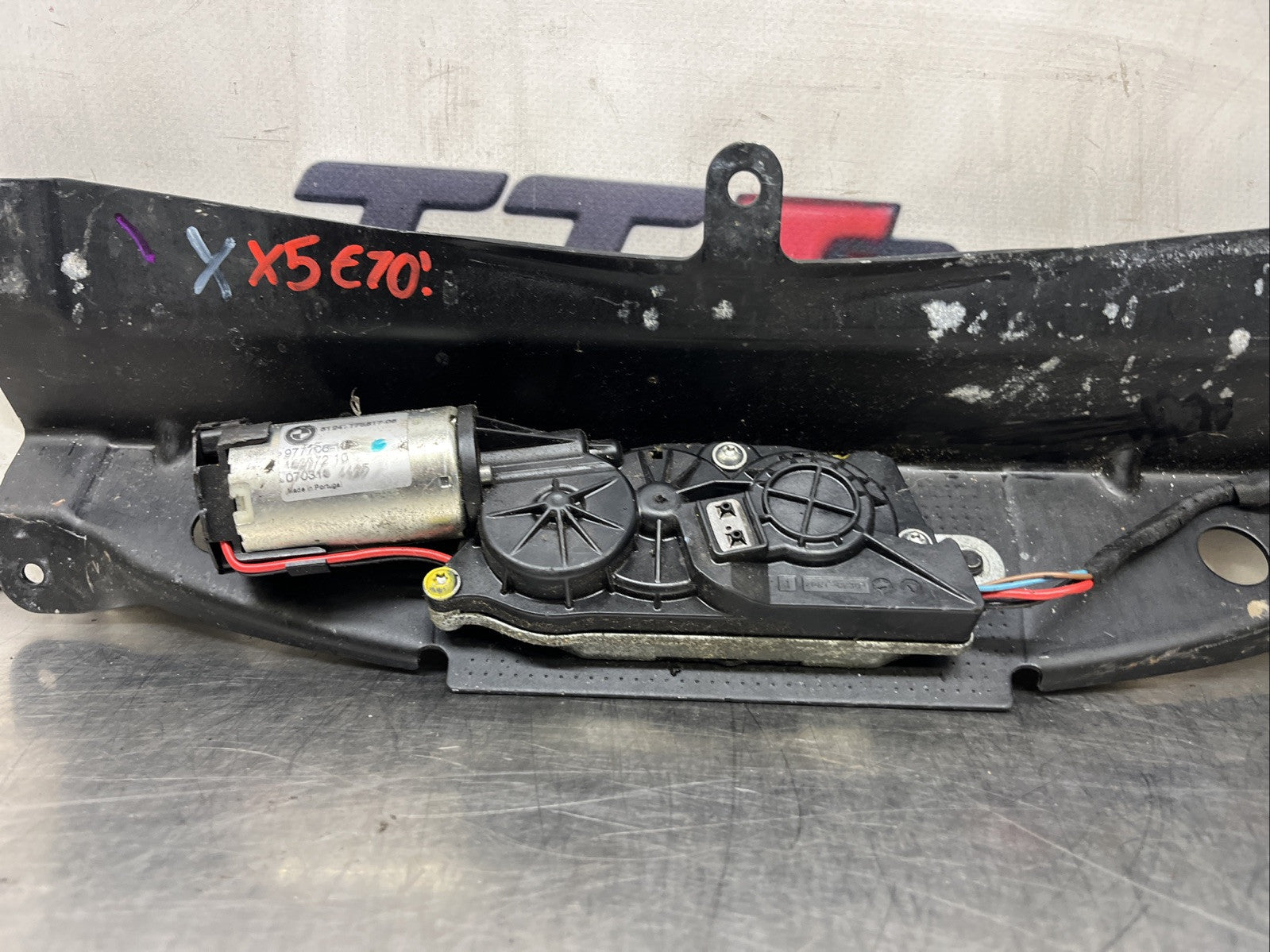 BMW X5 E70 2007-2013 Rear Tailgate Trunk & Lock Actuator Mechanism 977706105