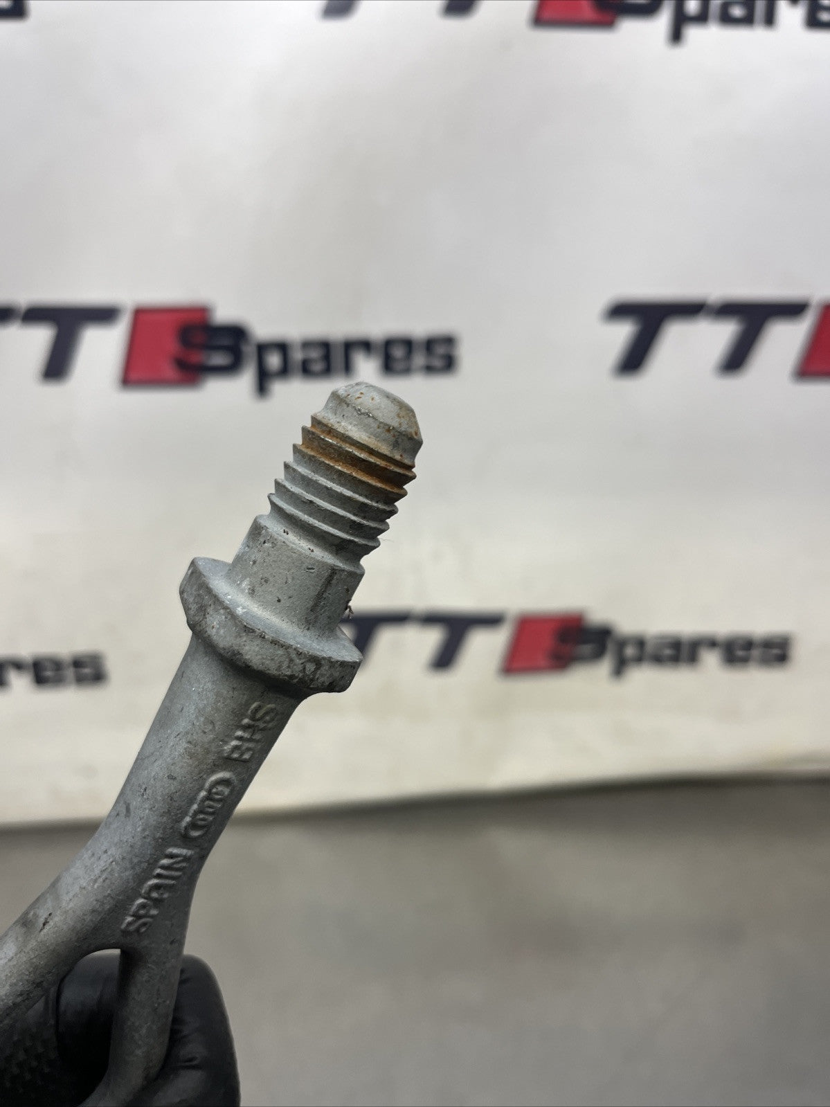 GENUINE AUDI TT A3 A4 A5 A6 RS4 RS6 TOWING TOW HOOK EYE 4B0805616A