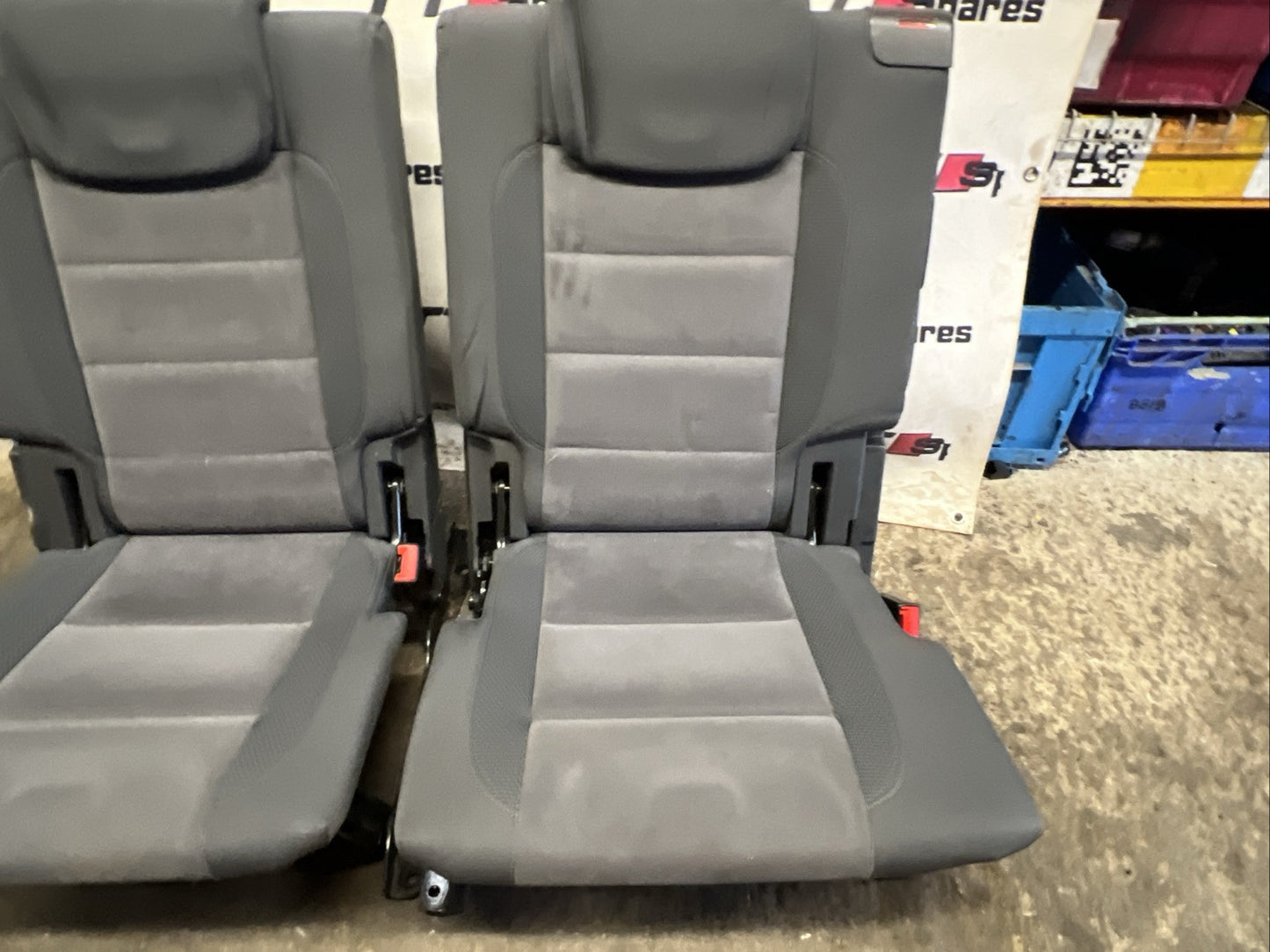 15-23 VW TOURAN 5T 3RD ROW REAR SEATS WITH HEADRESTS