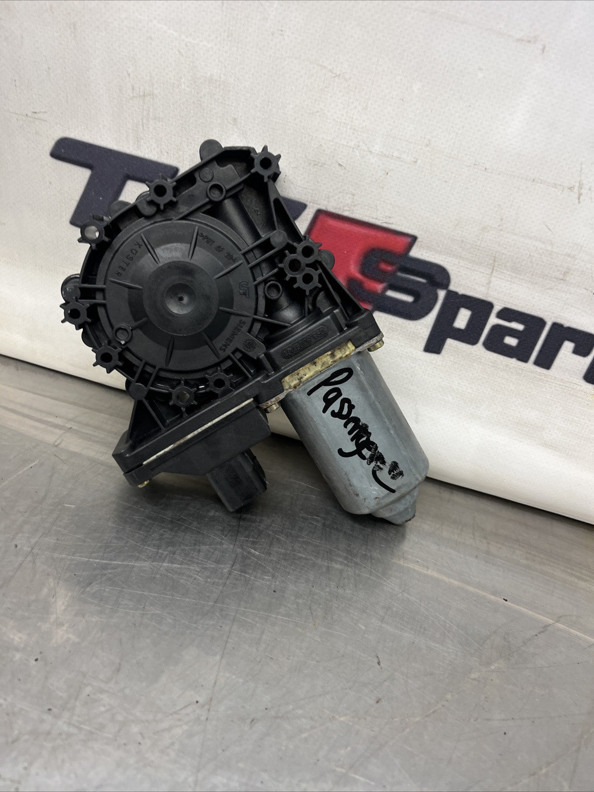 AUDI TT MK1 8N Roadster Convertible Passenger Side Left Window Motor 8N7959801B
