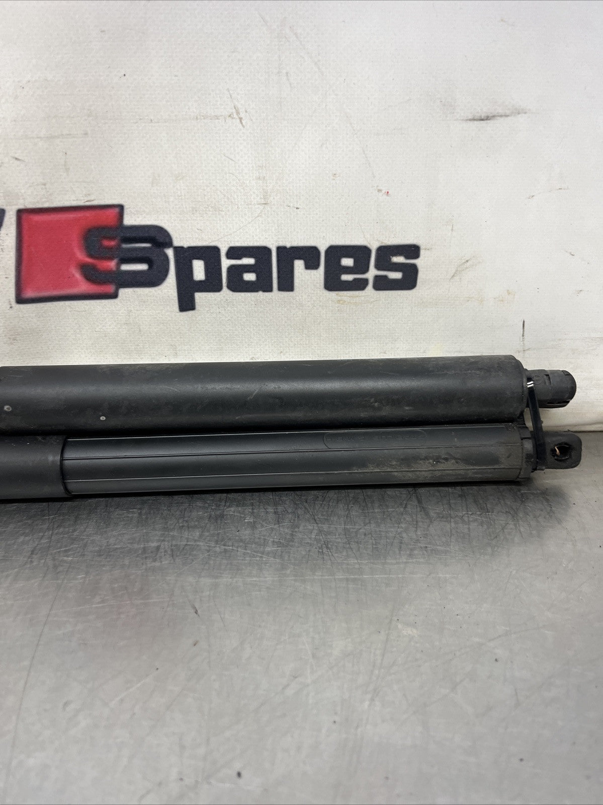 BMW E70 X5 3.0 D SPORT 2006-2011 TAILGATE GAS STRUT SET 7177283