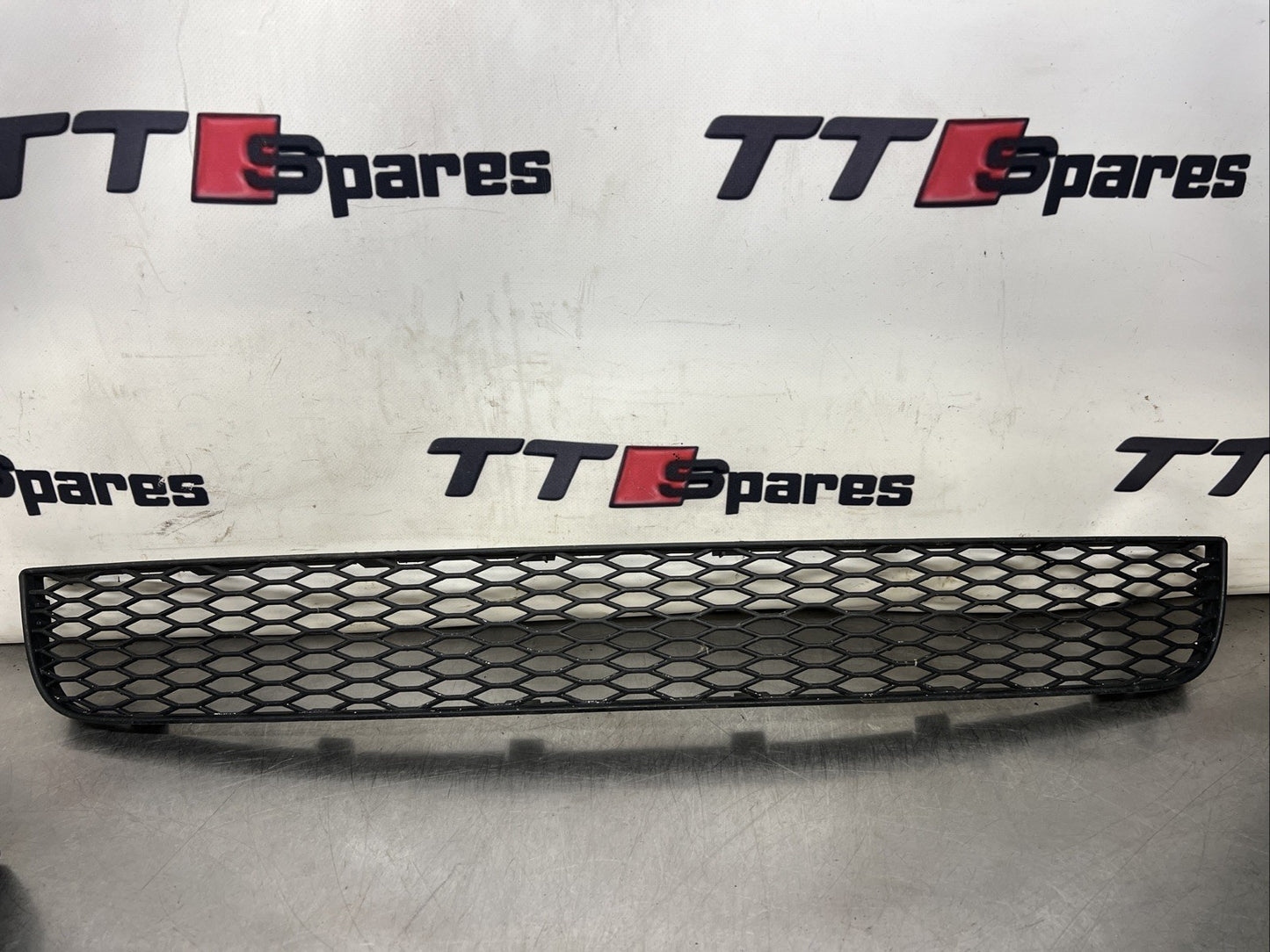 Audi TT Mk1 8N - Centre, Lower Bumper Grille 8N0807683A - Used (0075)
