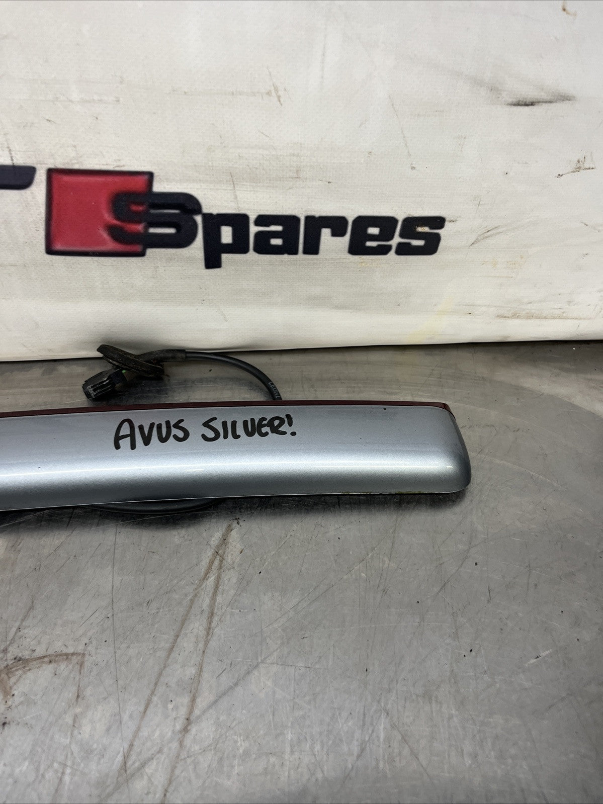 Audi TT Mk1 Convertible Roadster MIDDLE 3RD BRAKE LIGHT 8n7945097a Avus Silver