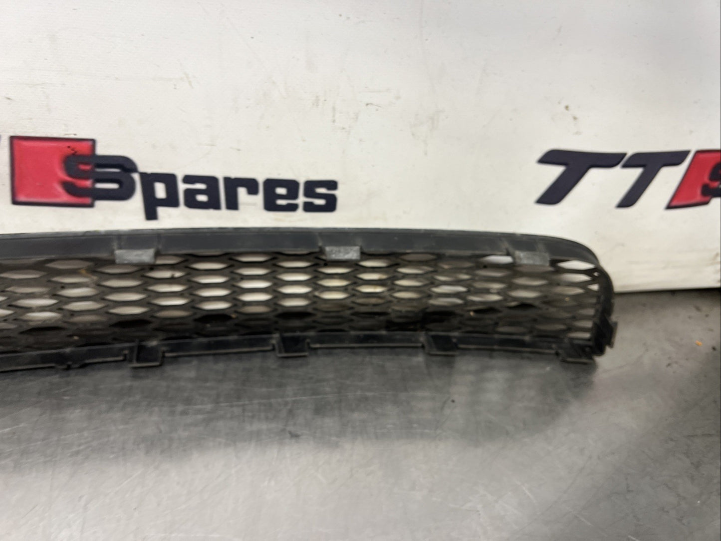 Audi TT Mk1 8N - Centre, Lower Bumper Grille 8N0807683A - Used (0075)