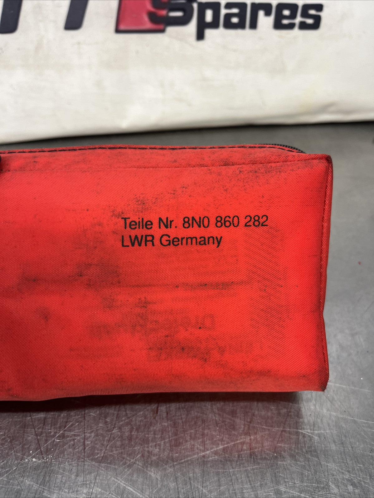 AUDI TT MK1 8N 1998 - 2006 GENUINE FIRST AID KIT - 8N0 860 282