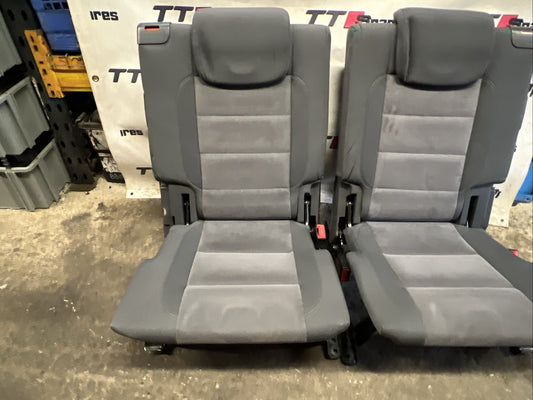 15-23 VW TOURAN 5T 3RD ROW REAR SEATS WITH HEADRESTS