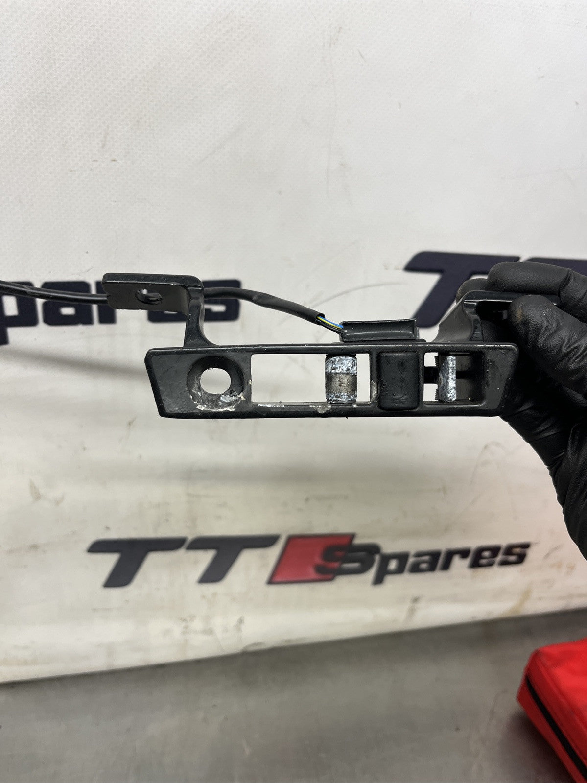AUDI TT MK1 PASSENGER ROOF LATCH NEARSIDE CONVERTIBLE 8N7871443 98-06