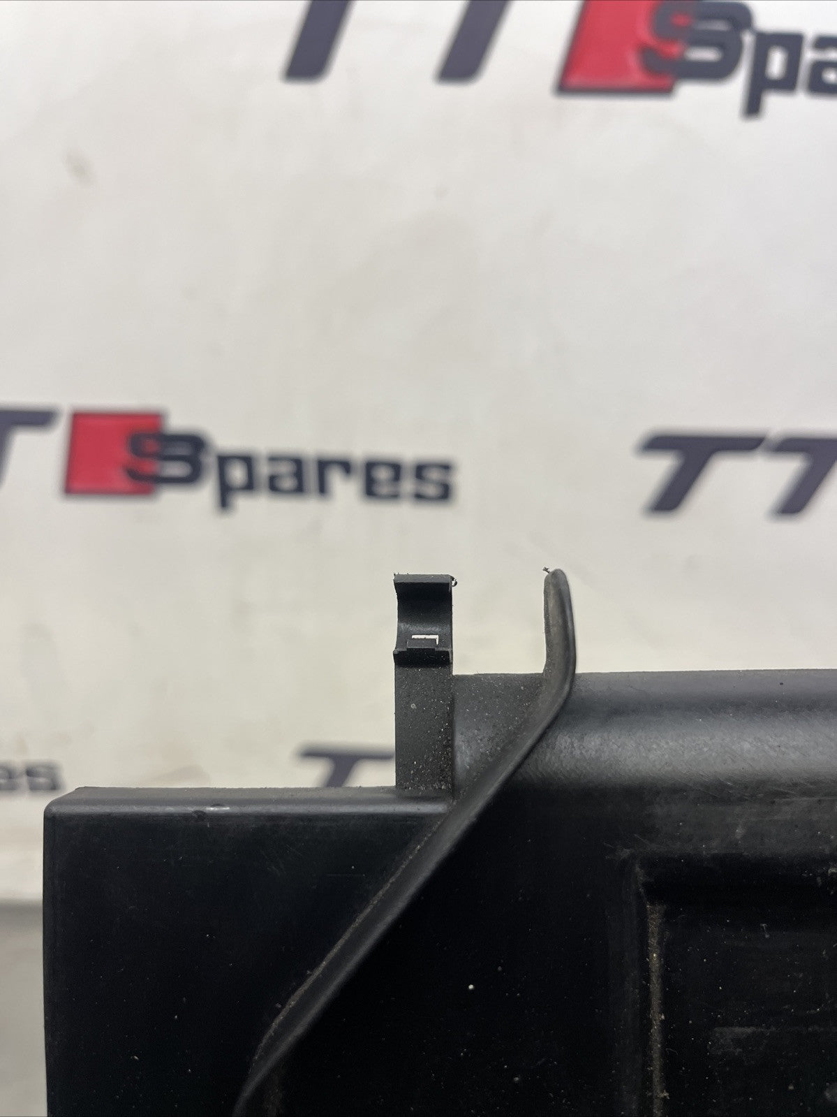 GENUINE AUDI TT MK1 8N 1998-2006 BATTERY FUSE BOX TRAY COVER TRIM 8N7937557