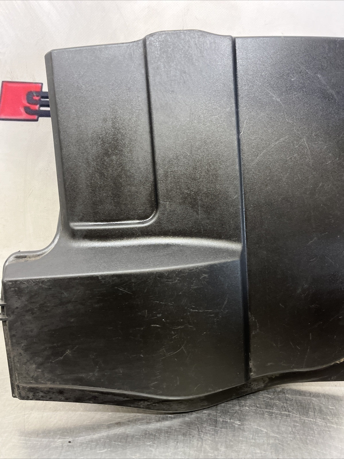 LAND ROVER DISCOVERY 3 ABS PUMP PLASTIC COVER DWN500022