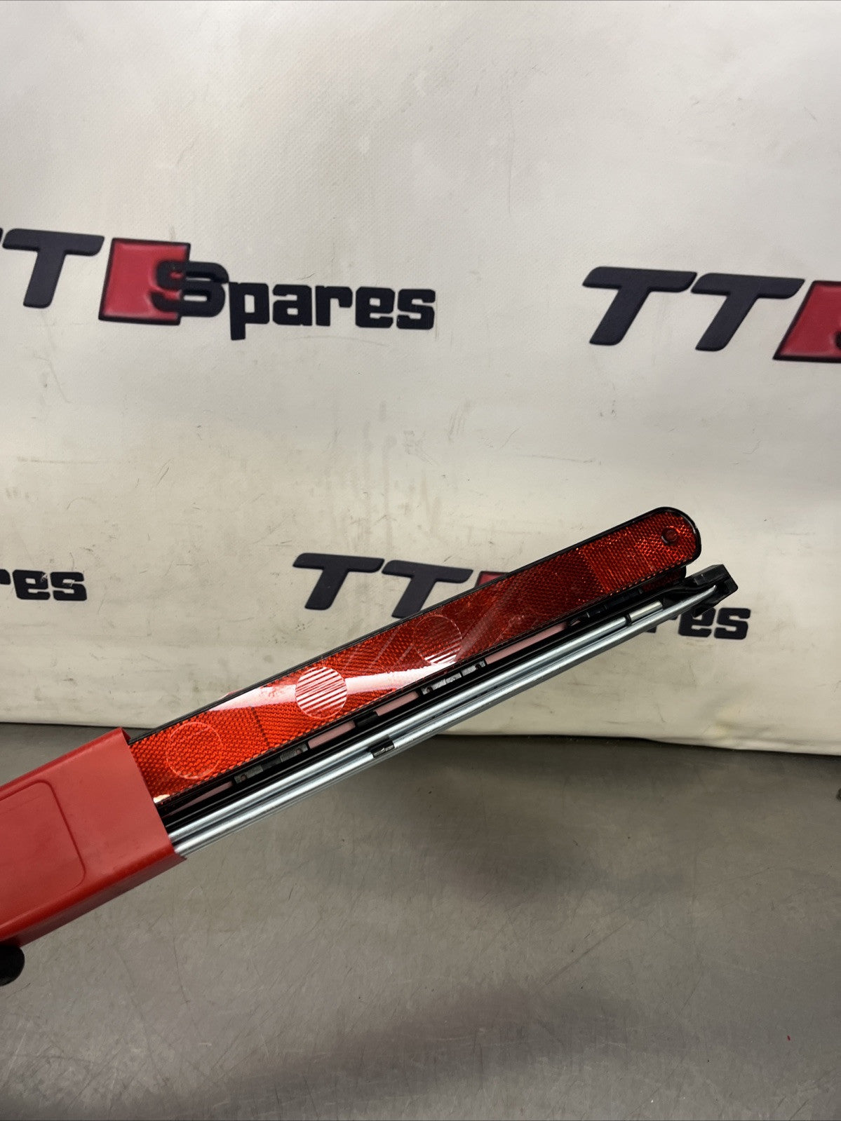 AUDI TT 8N MK1 98-06 REAR BOOT HAZARD WARNING TRIANGLE 8D9860251B