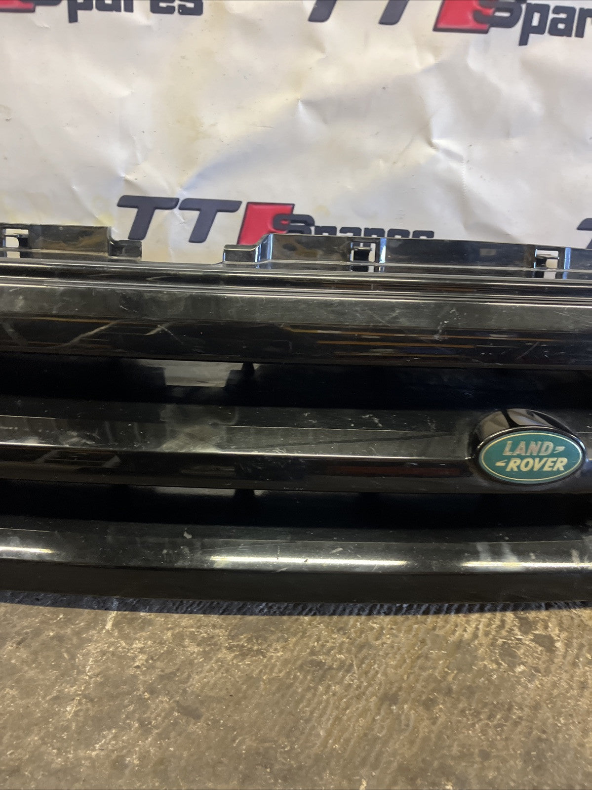 LAND ROVER DISCOVERY 3 L319 2004-10 FRONT GRILL DHB000274XXX