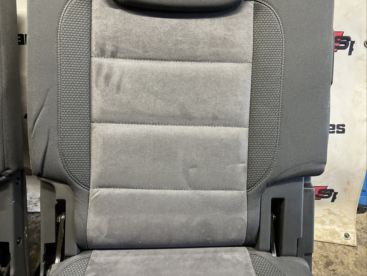 15-23 VW TOURAN 5T 3RD ROW REAR SEATS WITH HEADRESTS