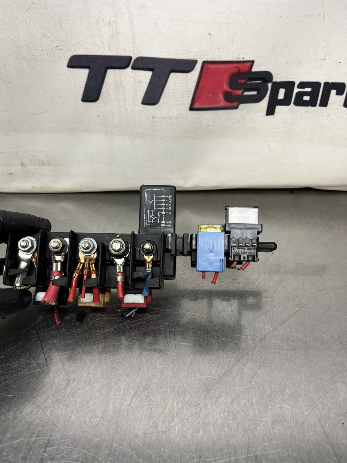 AUDI TT RELAY DISTRIBUTION FUSE BOX 0030378 MK1 1998-2006