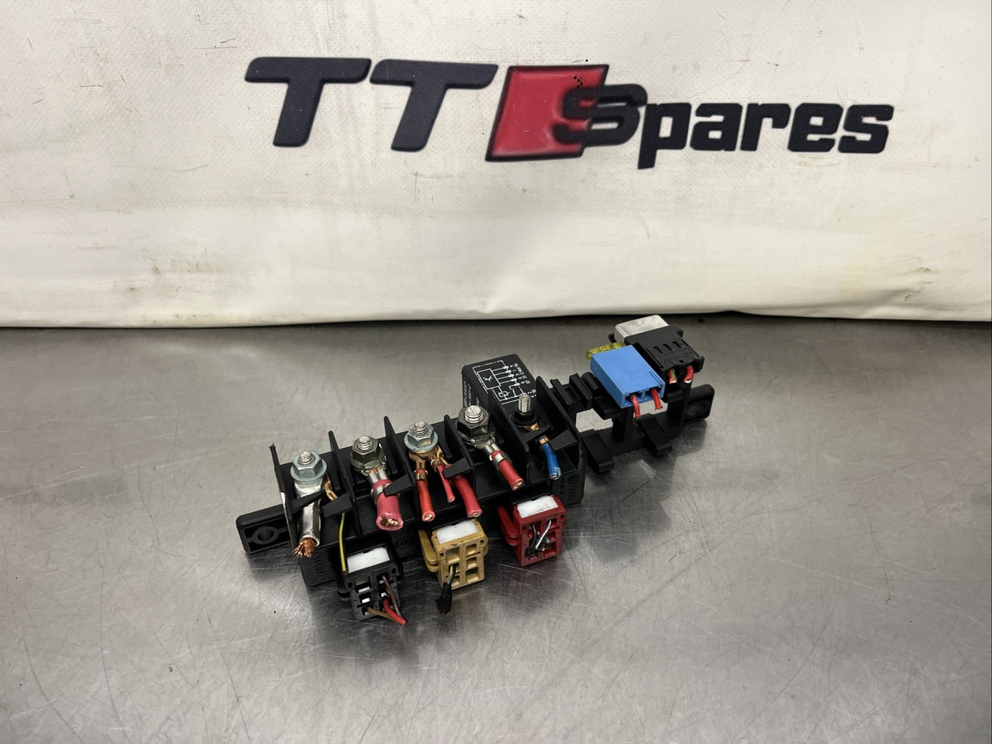 AUDI TT RELAY DISTRIBUTION FUSE BOX 0030378 MK1 1998-2006