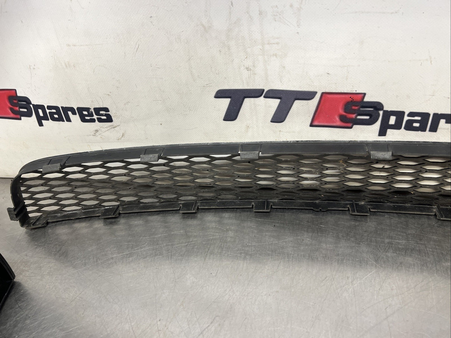 Audi TT Mk1 8N - Centre, Lower Bumper Grille 8N0807683A - Used (0075)