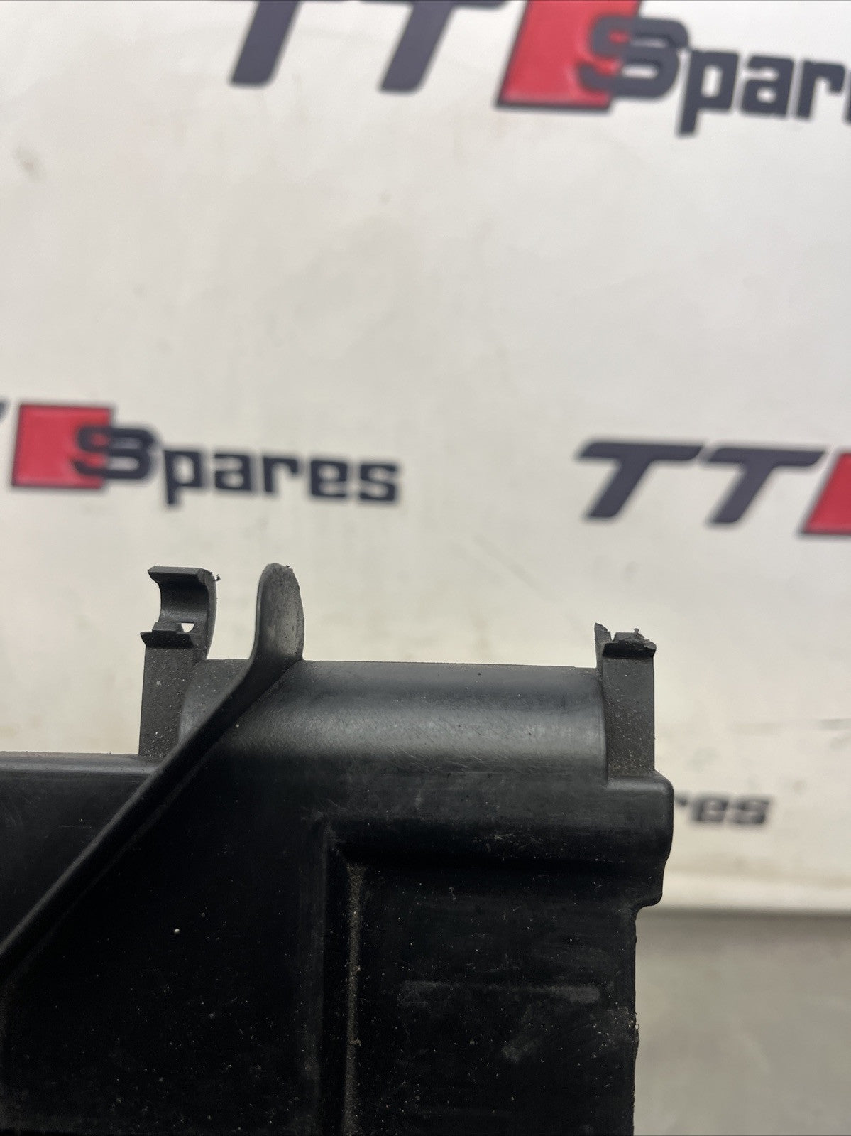 GENUINE AUDI TT MK1 8N 1998-2006 BATTERY FUSE BOX TRAY COVER TRIM 8N7937557