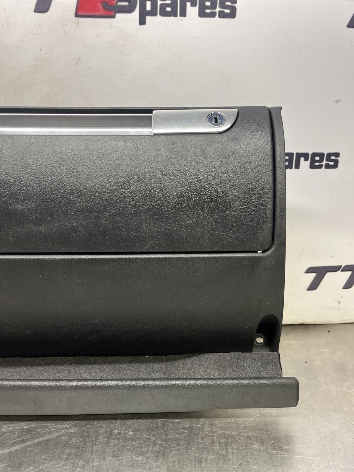 AUDI TT MK1 8N3 1.8T 225 QUATTRO GLOVE BOX COMPARTMENT BLACK