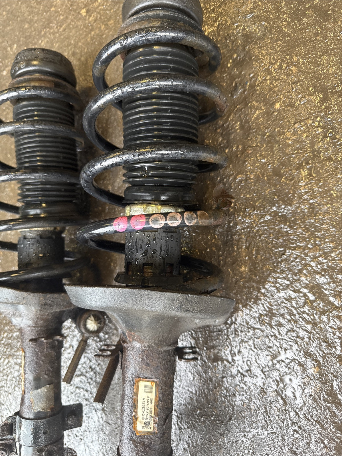 2x Coil Springs (Pair) Front Suspension 1J0411105CA 8n0413031M 2 Pink 4 Violet