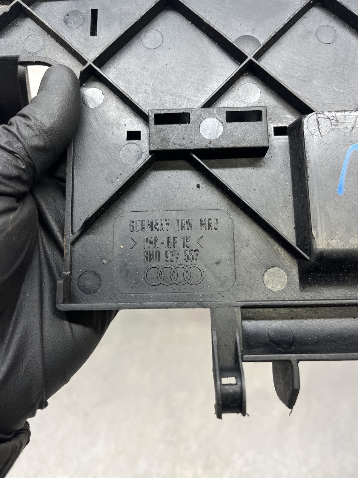 GENUINE AUDI TT MK1 8N 1998-2006 BATTERY FUSE BOX TRAY COVER TRIM 8N7937557
