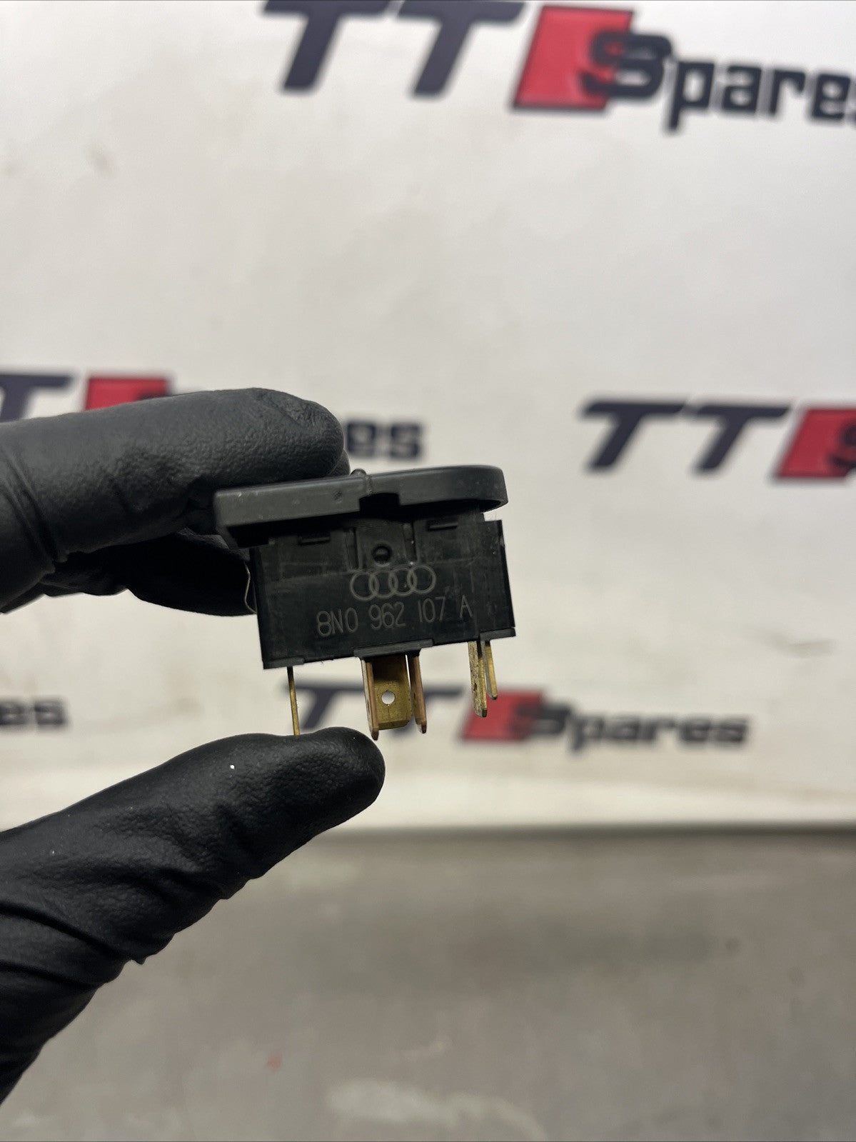 2004 AUDI TT MK1 8N CENTRAL LOCKING PUSH BUTTON SWITCH 8N0962107A