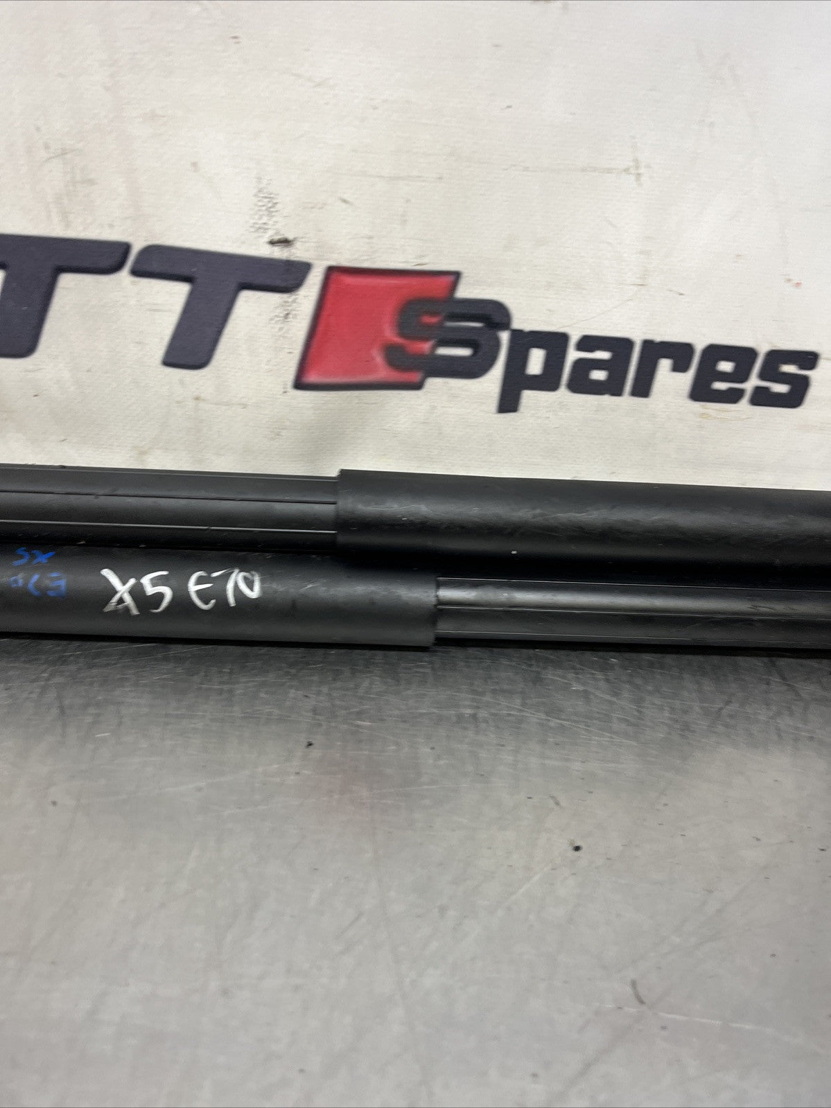 BMW E70 X5 3.0 D SPORT 2006-2011 TAILGATE GAS STRUT SET 7177283