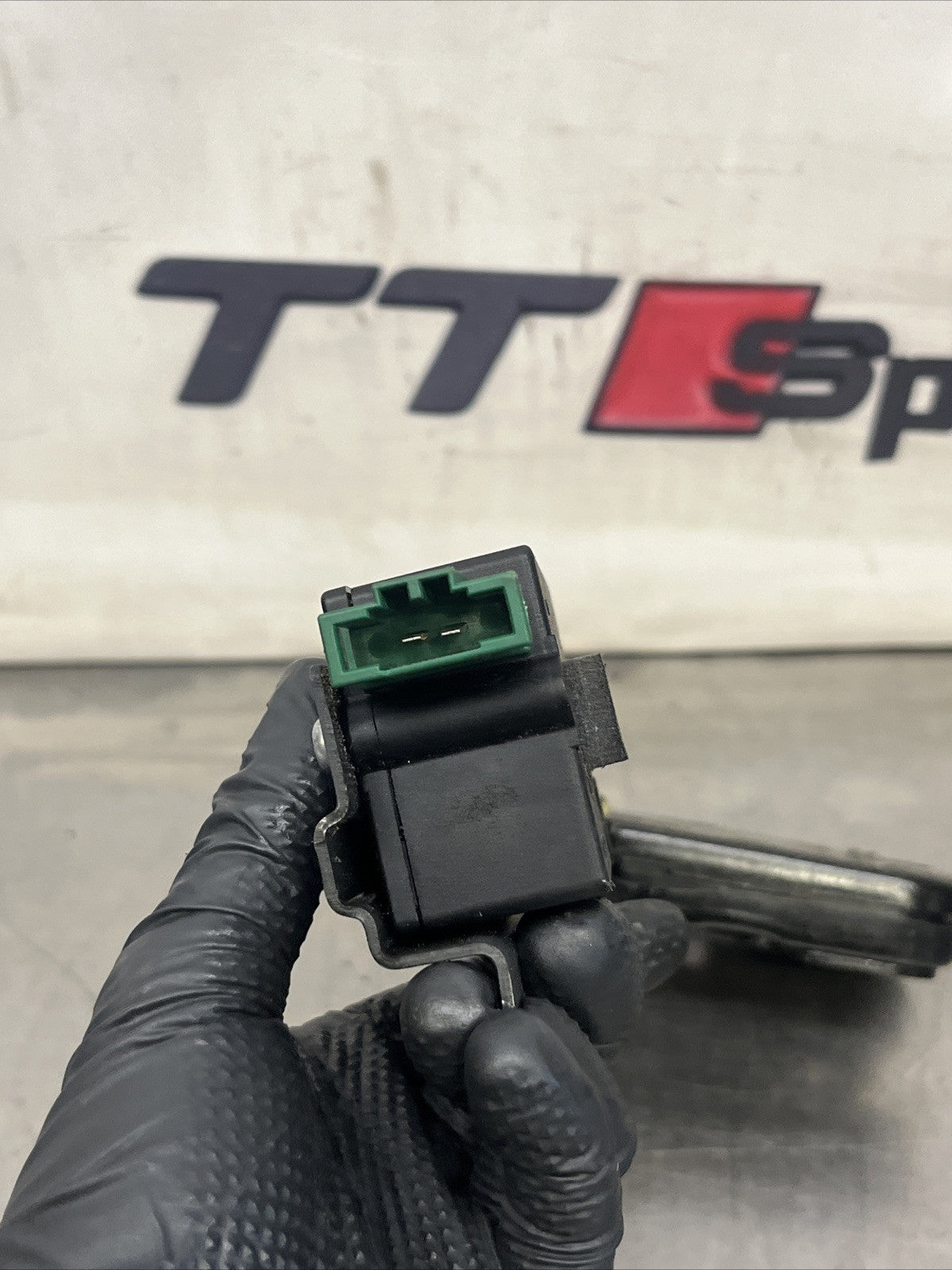 2004 AUDI TT MK1 TAILGATE BOOT LOCK CATCH WITH ACTUATOR 8N0827505C