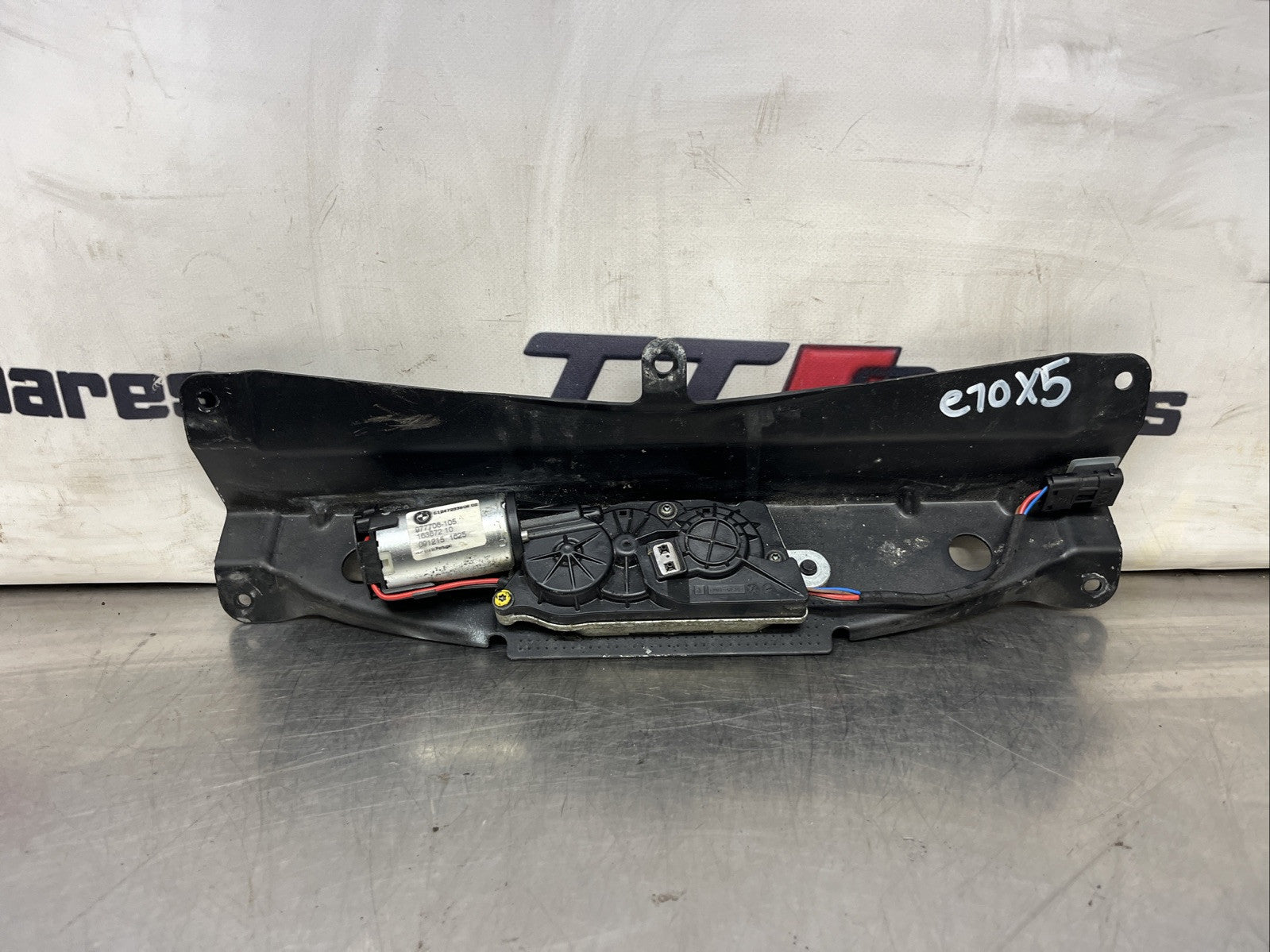 BMW X5 E70 2007-2013 Rear Tailgate Trunk & Lock Actuator Mechanism 977706105