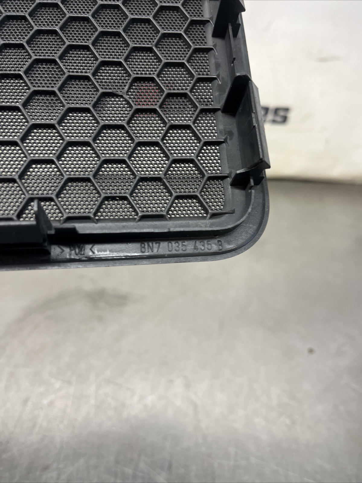 AUDI TT Center Speaker Grille Cover Grey Roadster Mk1 98-06 8N7035435B