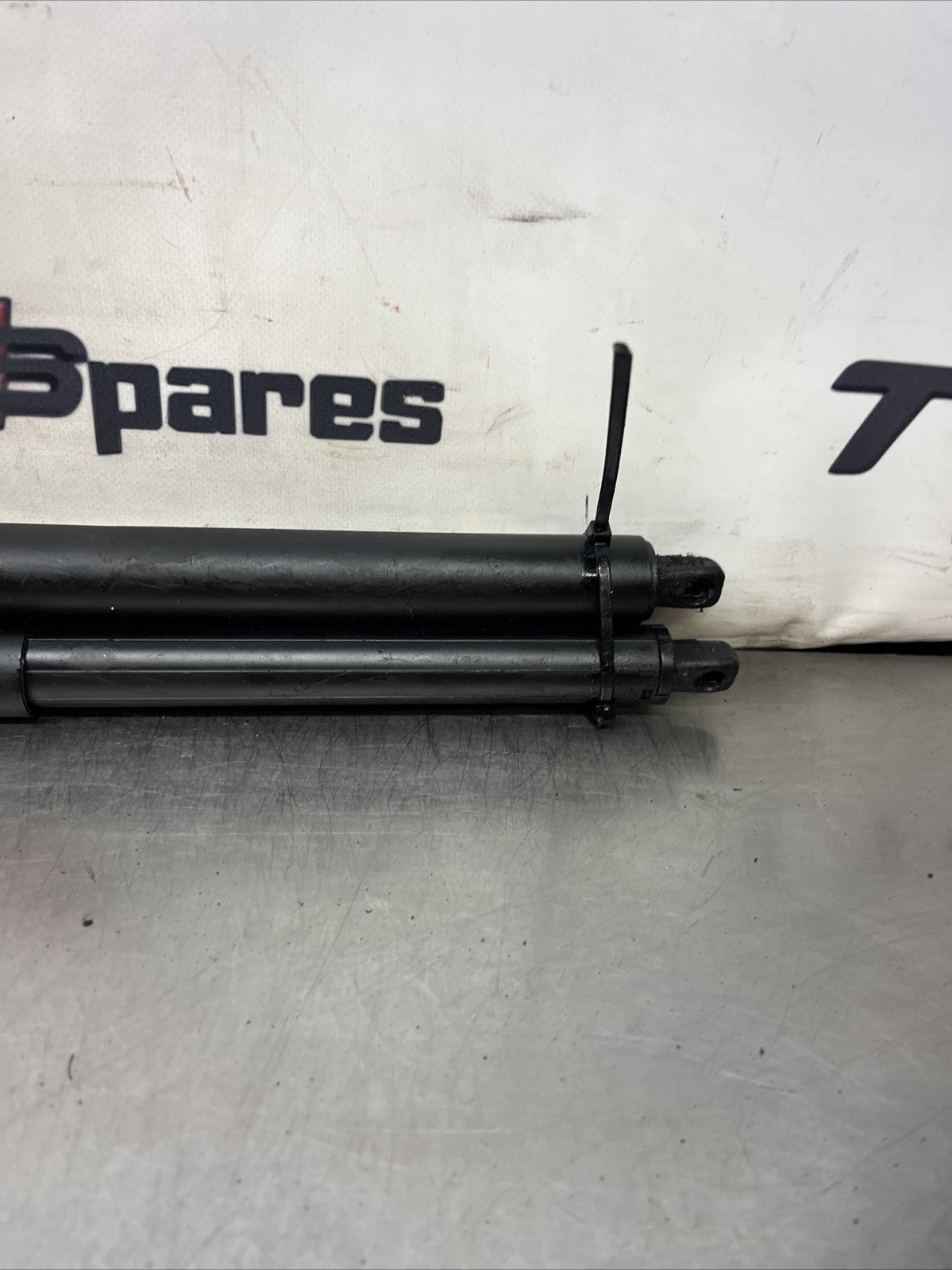 BMW E70 X5 3.0 D SPORT 2006-2011 TAILGATE GAS STRUT SET 7177283