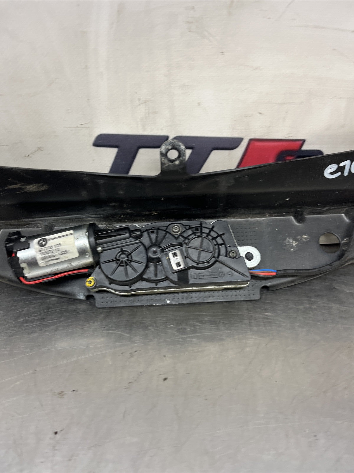 BMW X5 E70 2007-2013 Rear Tailgate Trunk & Lock Actuator Mechanism 977706105