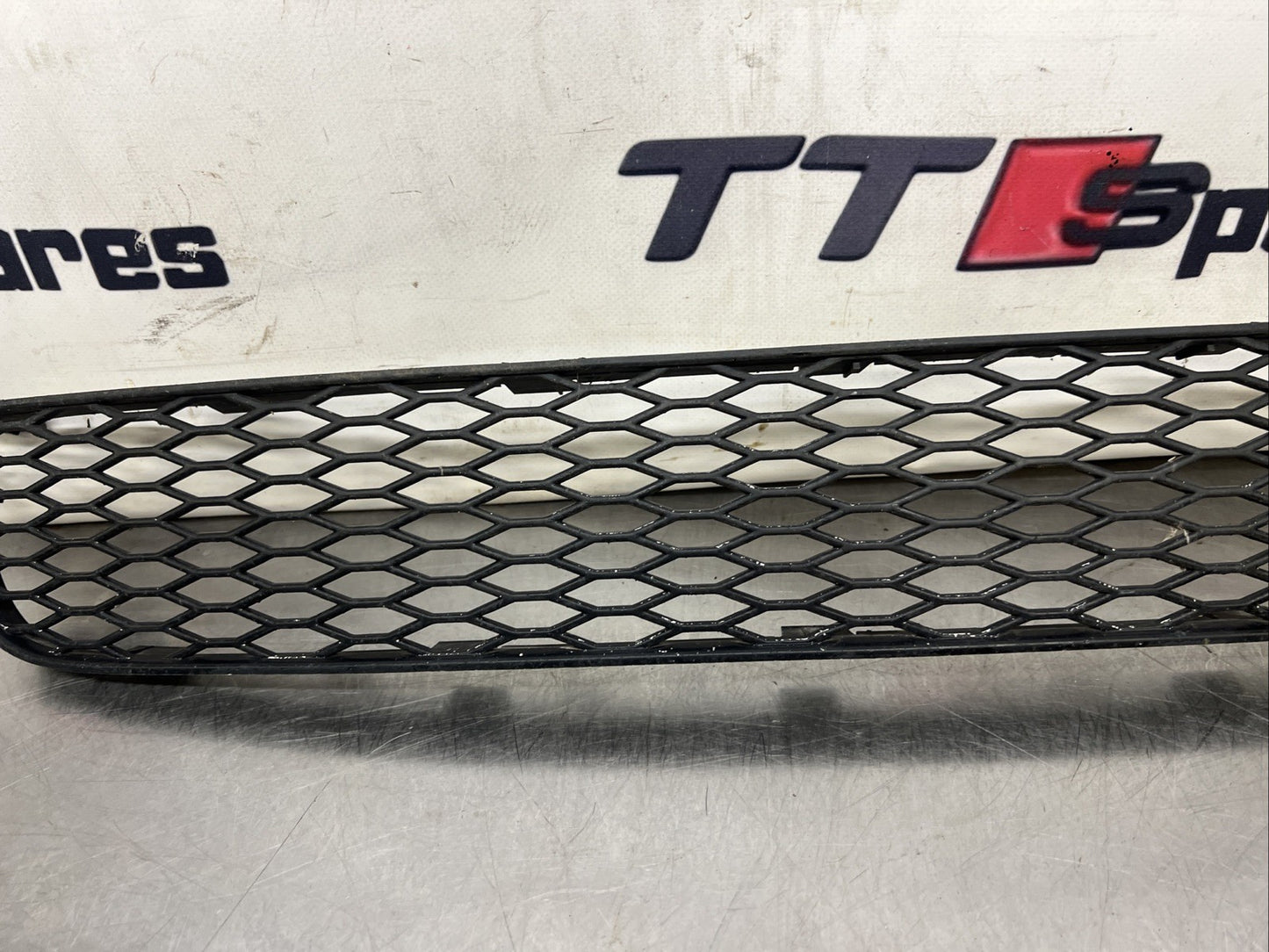 Audi TT Mk1 8N - Centre, Lower Bumper Grille 8N0807683A - Used (0075)