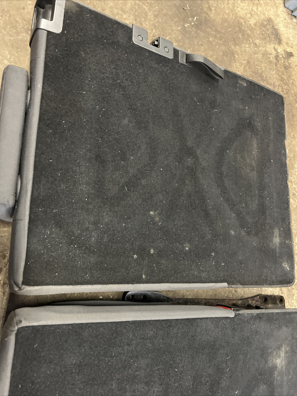 15-23 VW TOURAN 5T 3RD ROW REAR SEATS WITH HEADRESTS