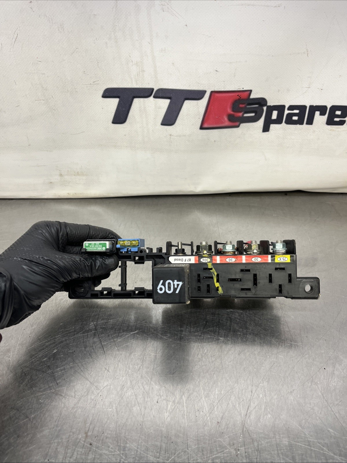 AUDI TT RELAY DISTRIBUTION FUSE BOX 0030378 MK1 1998-2006