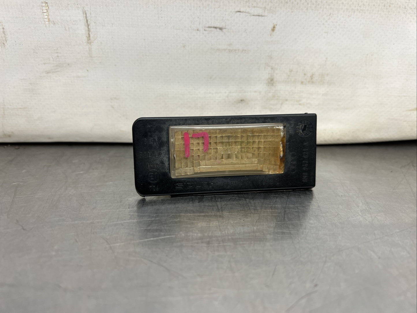 1x GENUINE AUDI TT MK1 03-06 LEFT N/S REAR NUMBER PLATE LIGHT 8N0943021A
