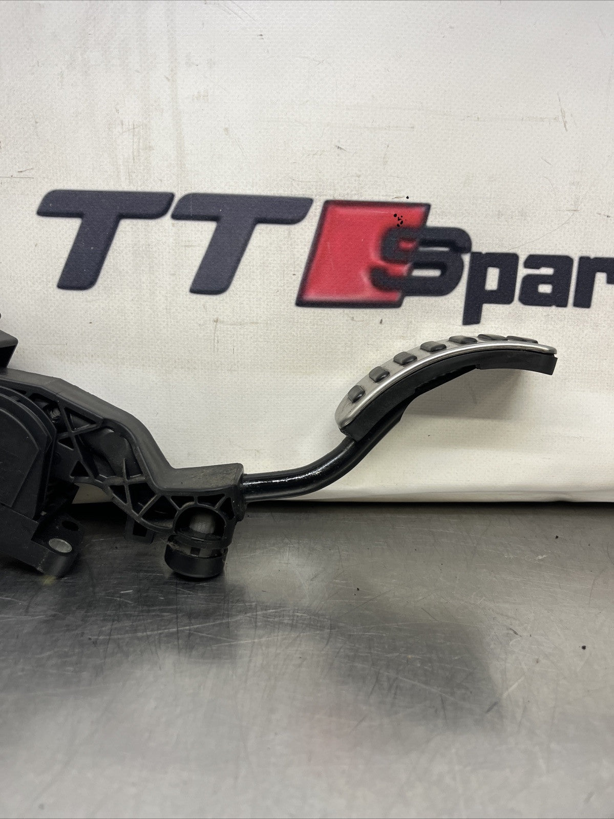 Audi TT 8N  6 Speed Automatic Accelerator Pedal 8N2723503B